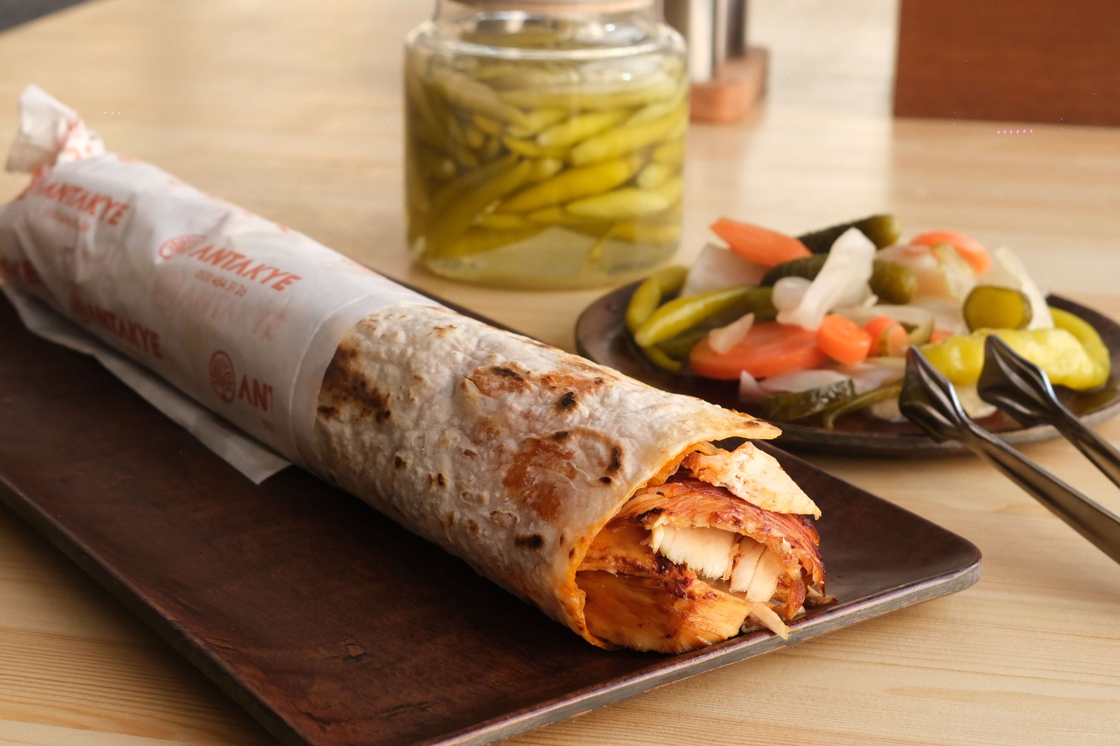 Antakya Usulü Humuslu Tavuk Döner Dürüm